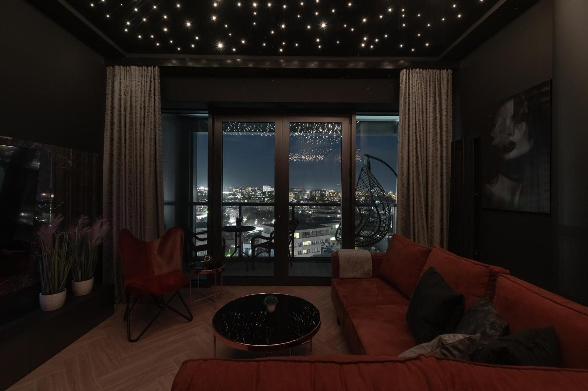 Apartment Margi Velvet 13th Floor Led Ceiling Bath Pool