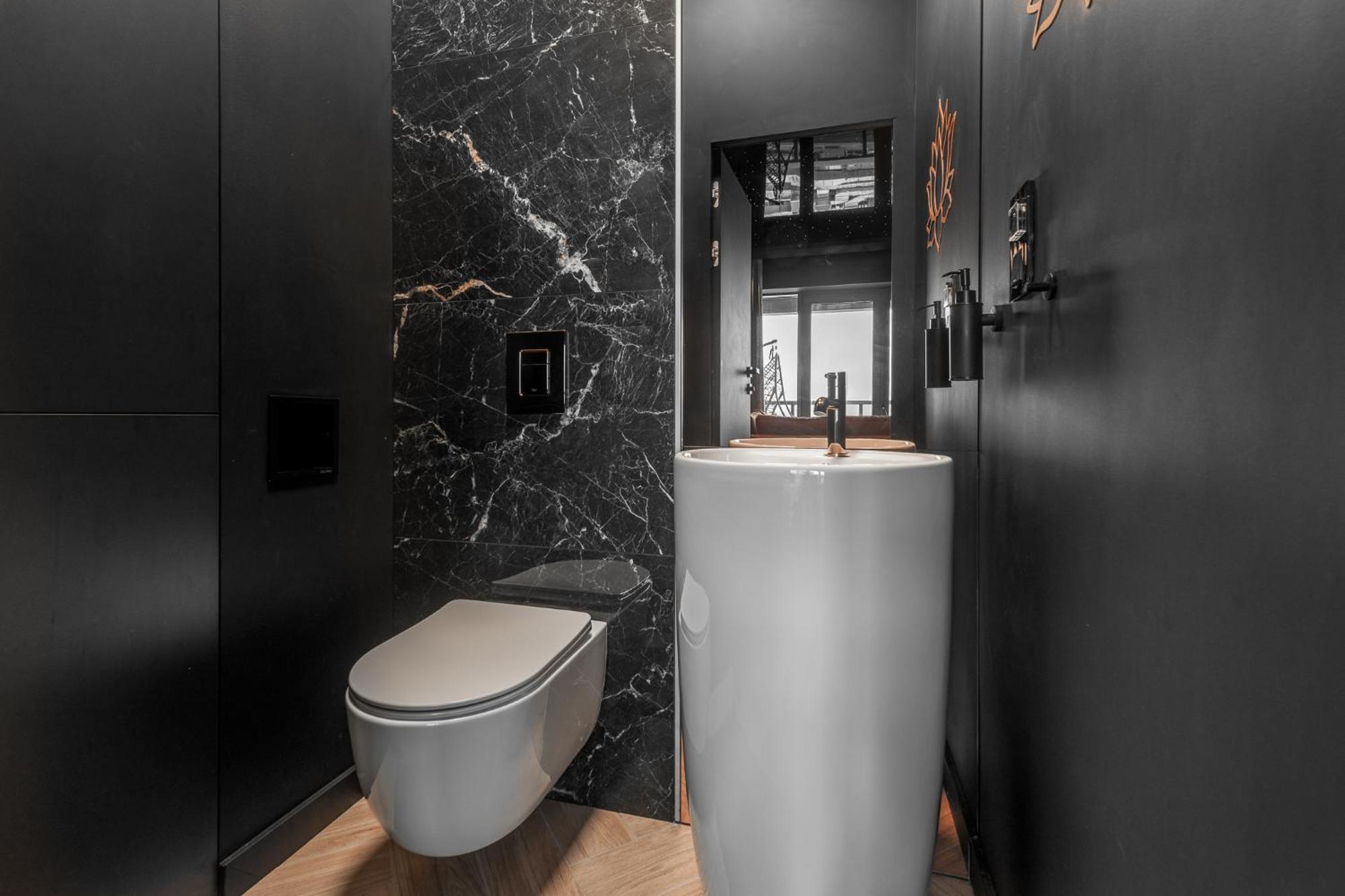 Apartment Margi Velvet 13th Floor Led Ceiling Bath Pool *