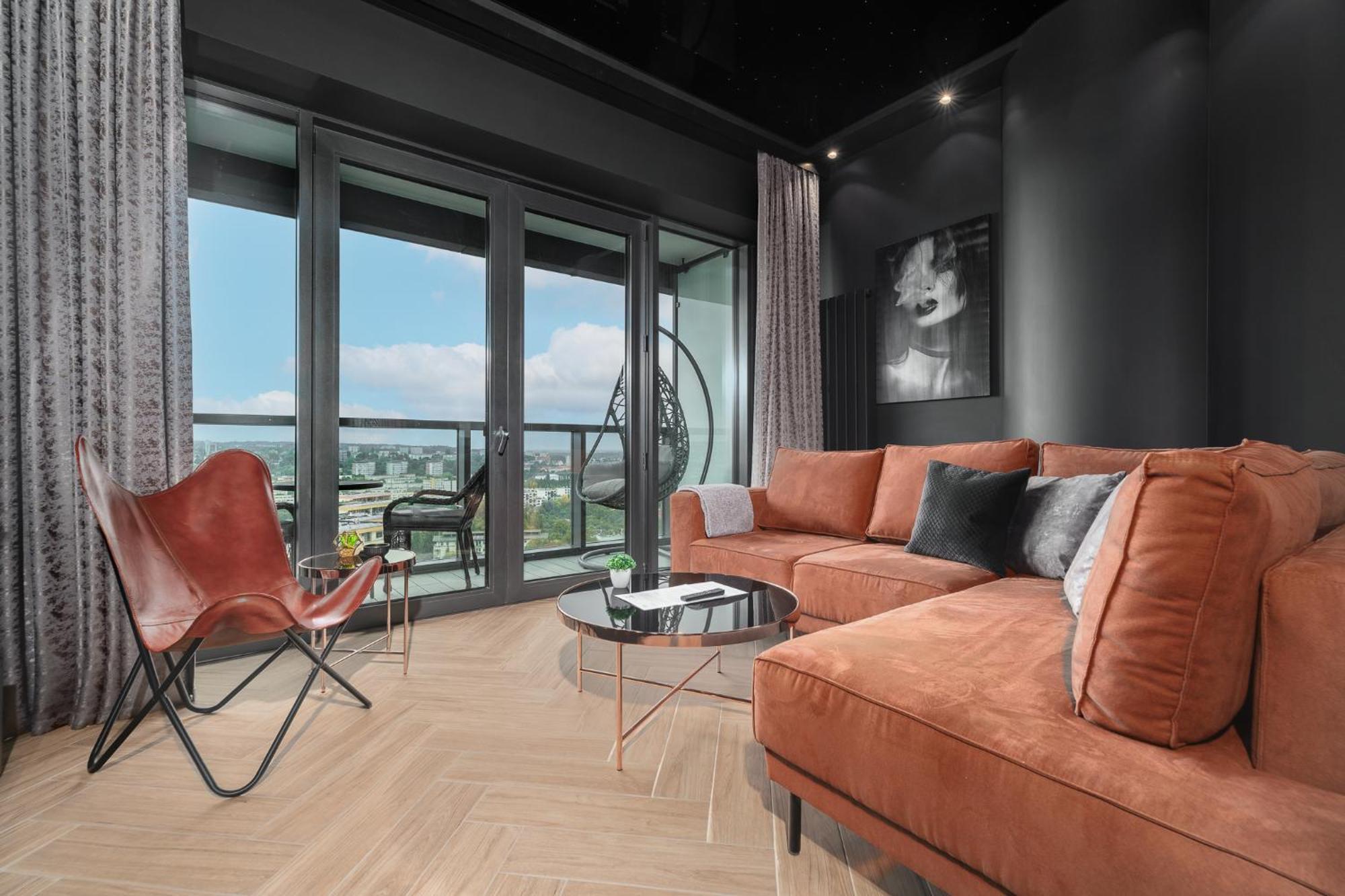 Apartment Margi Velvet 13th Floor Led Ceiling Bath Pool
