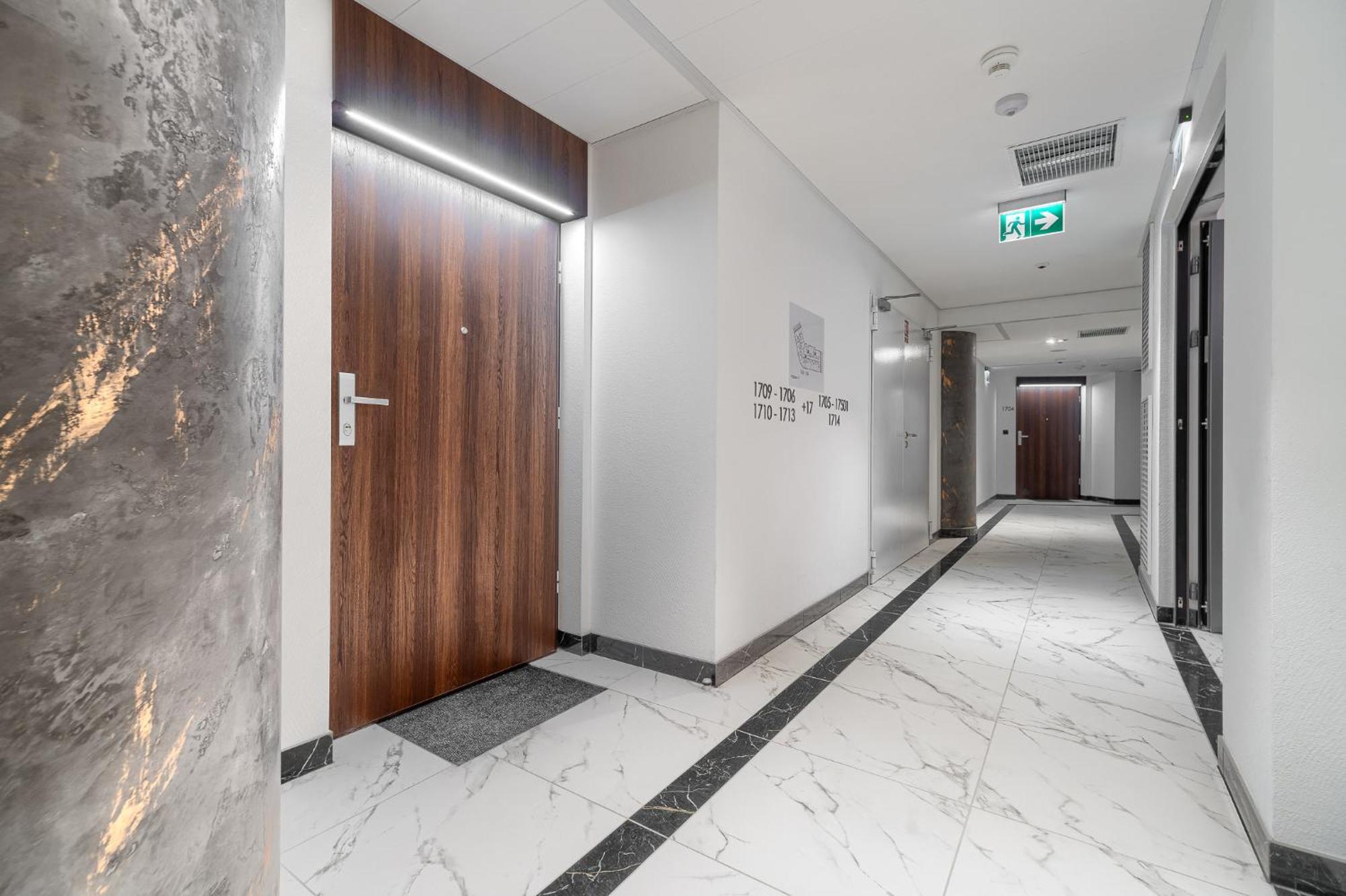 Apartment Margi Velvet 13th Floor Led Ceiling Bath Pool *